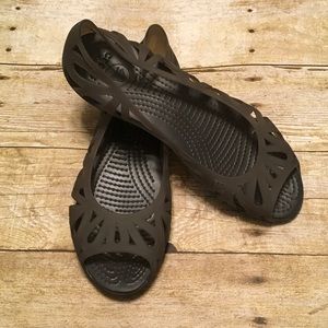 Crocs smoke color flats